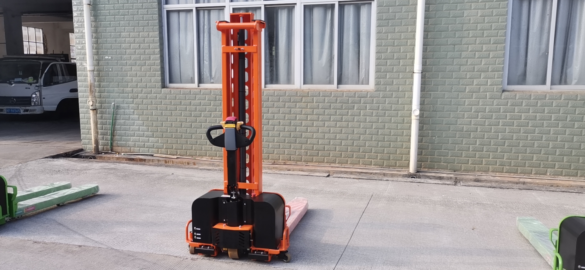 0.5Ton 0.7ton 1Ton Fully Electric Self-lifting Stacker With MAX Lifting Height 1500mm